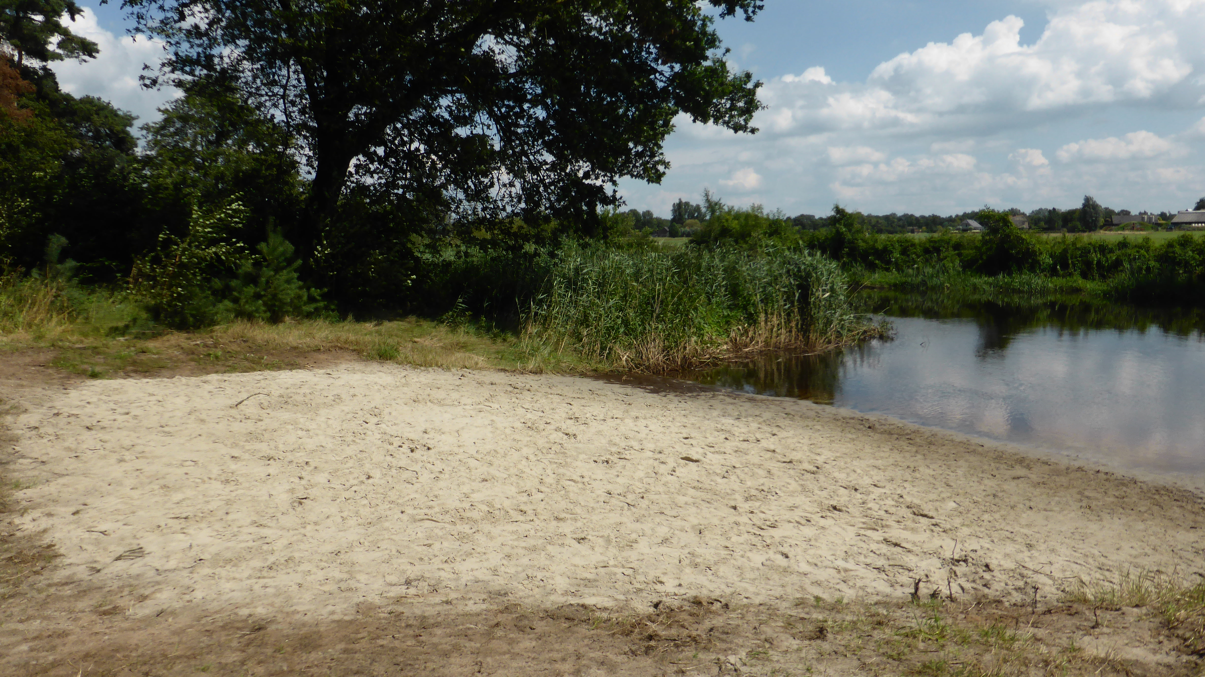 Strandje aan de Regge