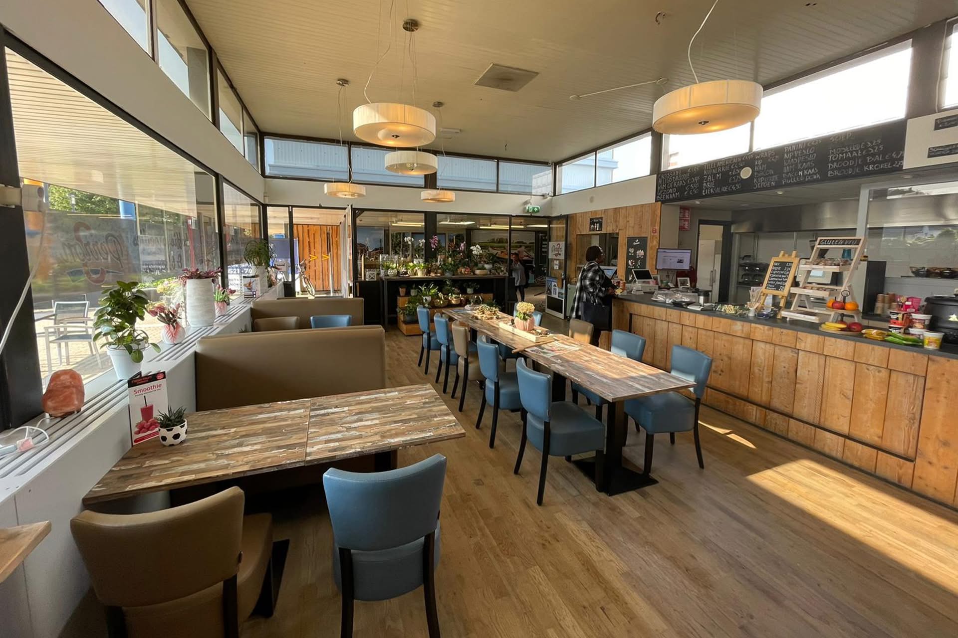 Lunchroom met verse broodjes