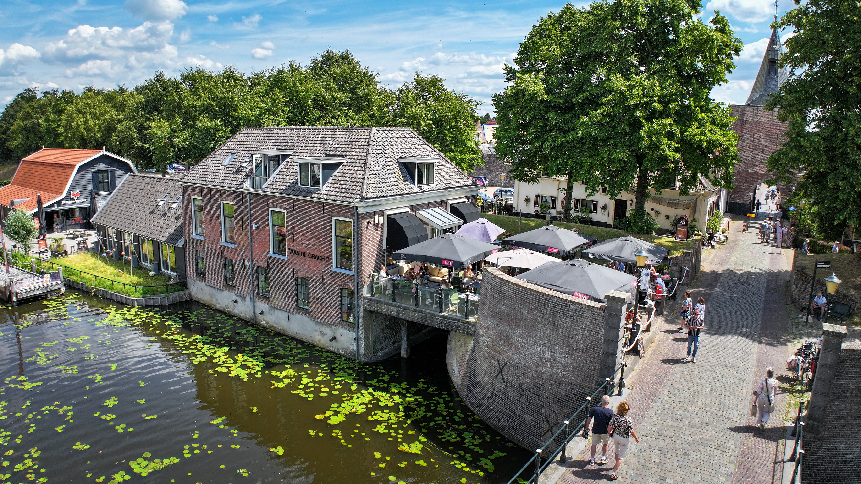 Aan de gracht Elburg
