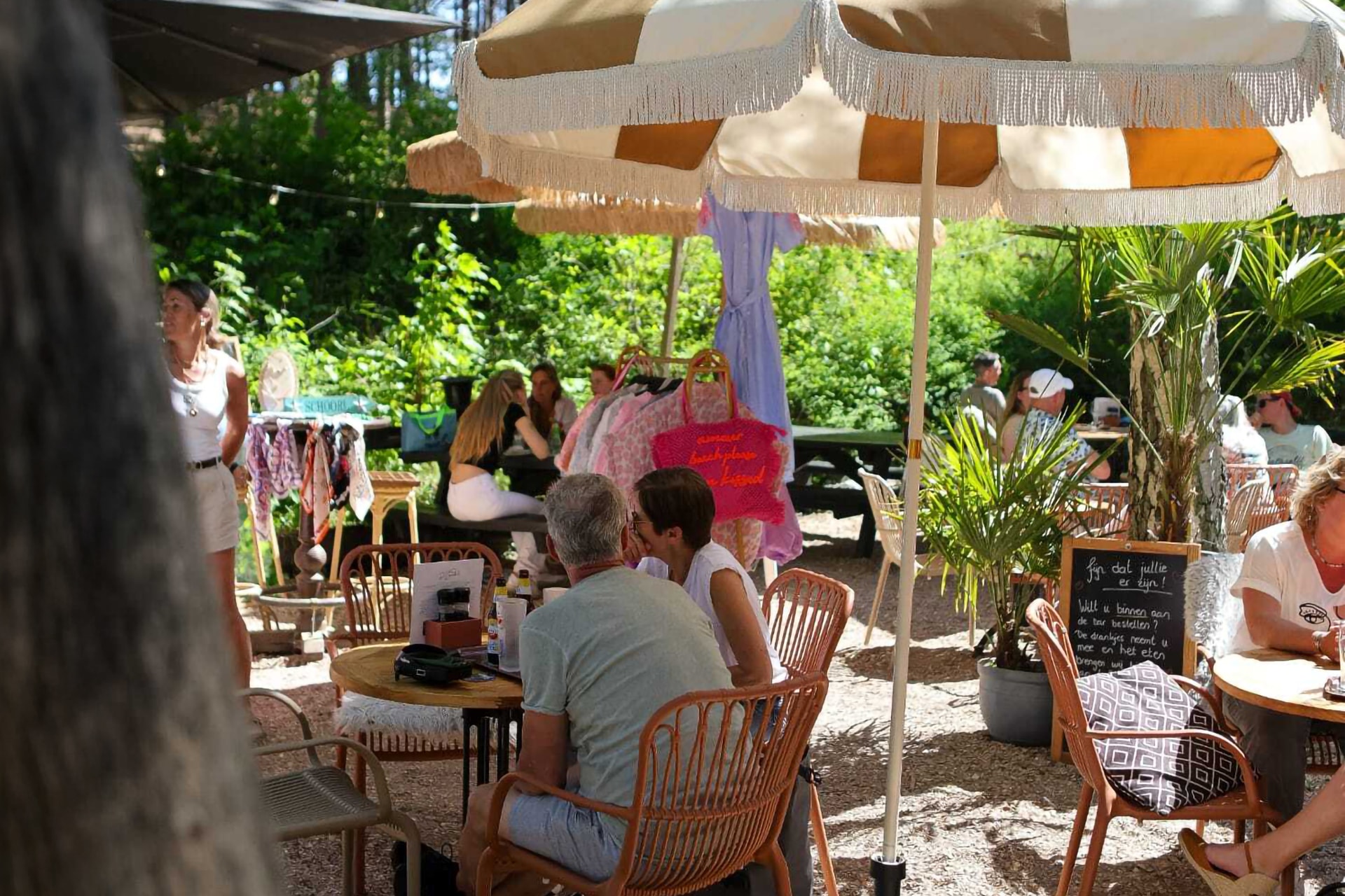 Heerlijk terrassen bij De Bospaviljoen