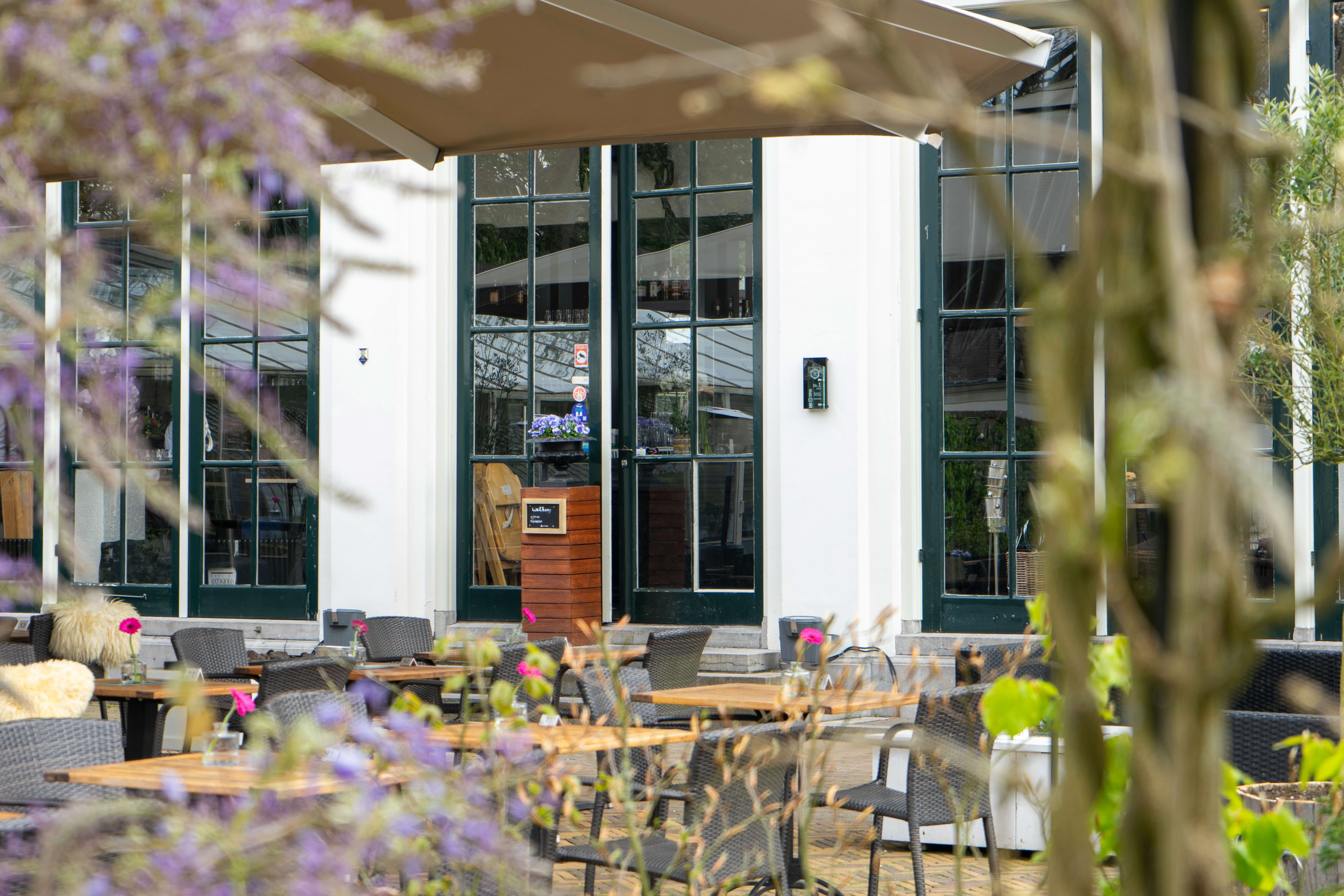Gezellig op het terras bij Brasserie Staverden
