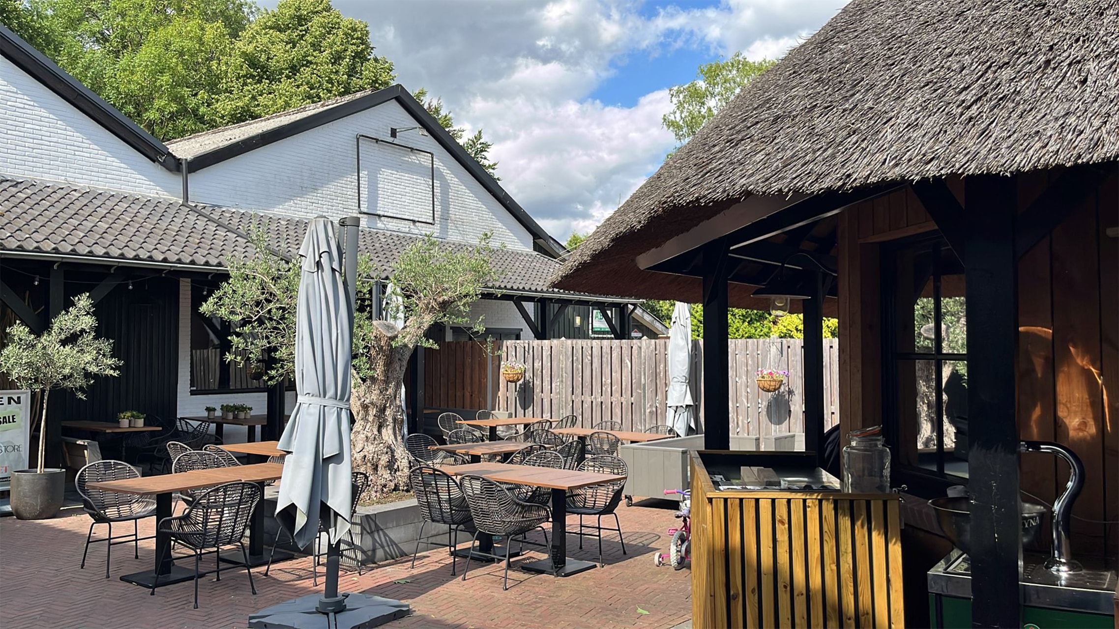 Ruim terras in de binnentuin