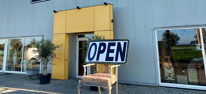 Ingang van Sytsma antiek & woonaccessoires