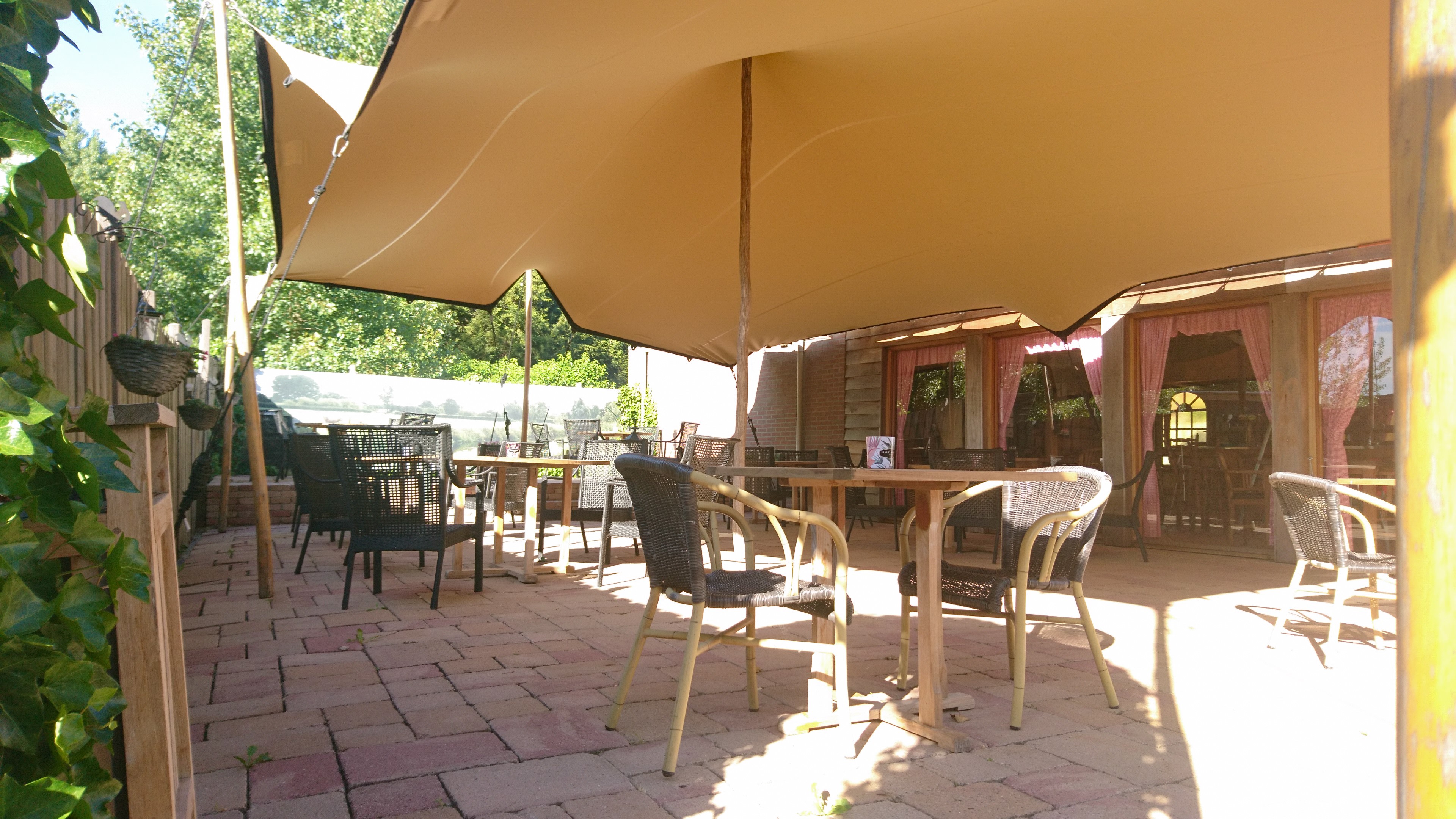 Overdekt terras van Cafe de Beuk