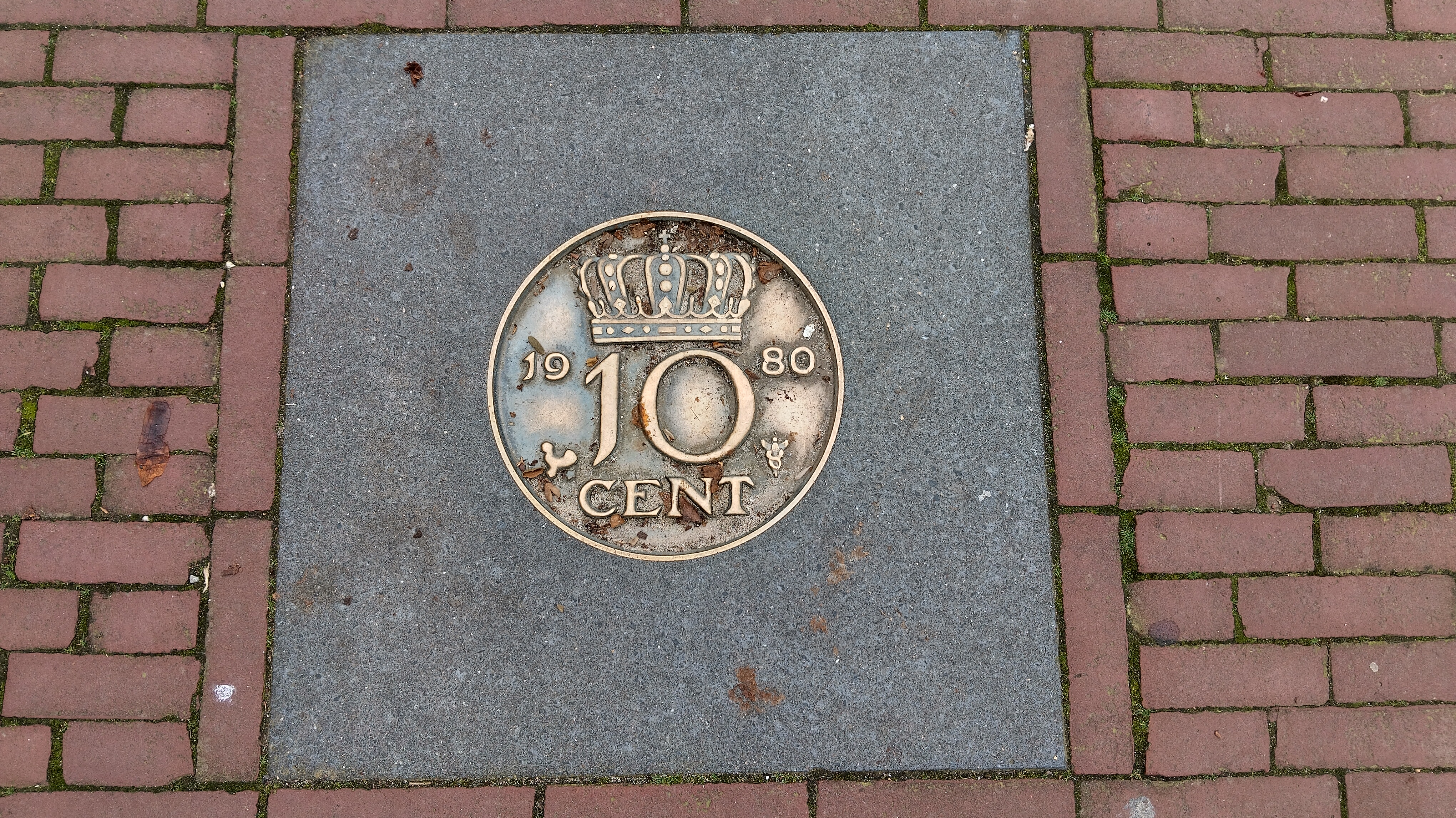 Munten in de stoep