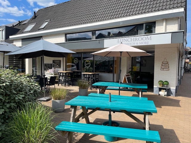 Lunchroom Sandwich & Moore