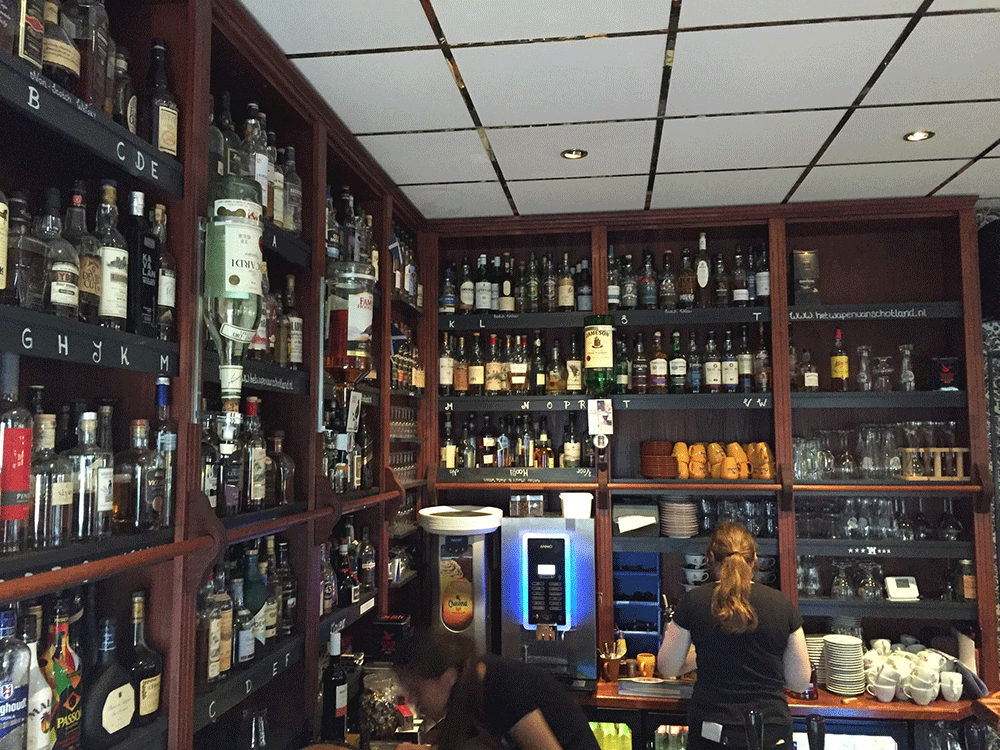 De whiskeyvoorraad van het Wapen