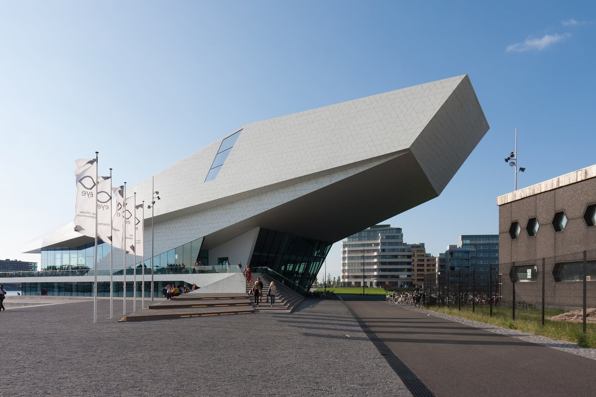 Indrukwekkend gebouw van Eye Filmmuseum