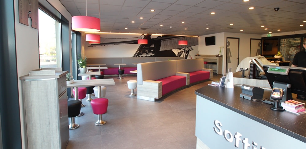 Binnen bij Snack-Plaza en Brasserie Meuleplein