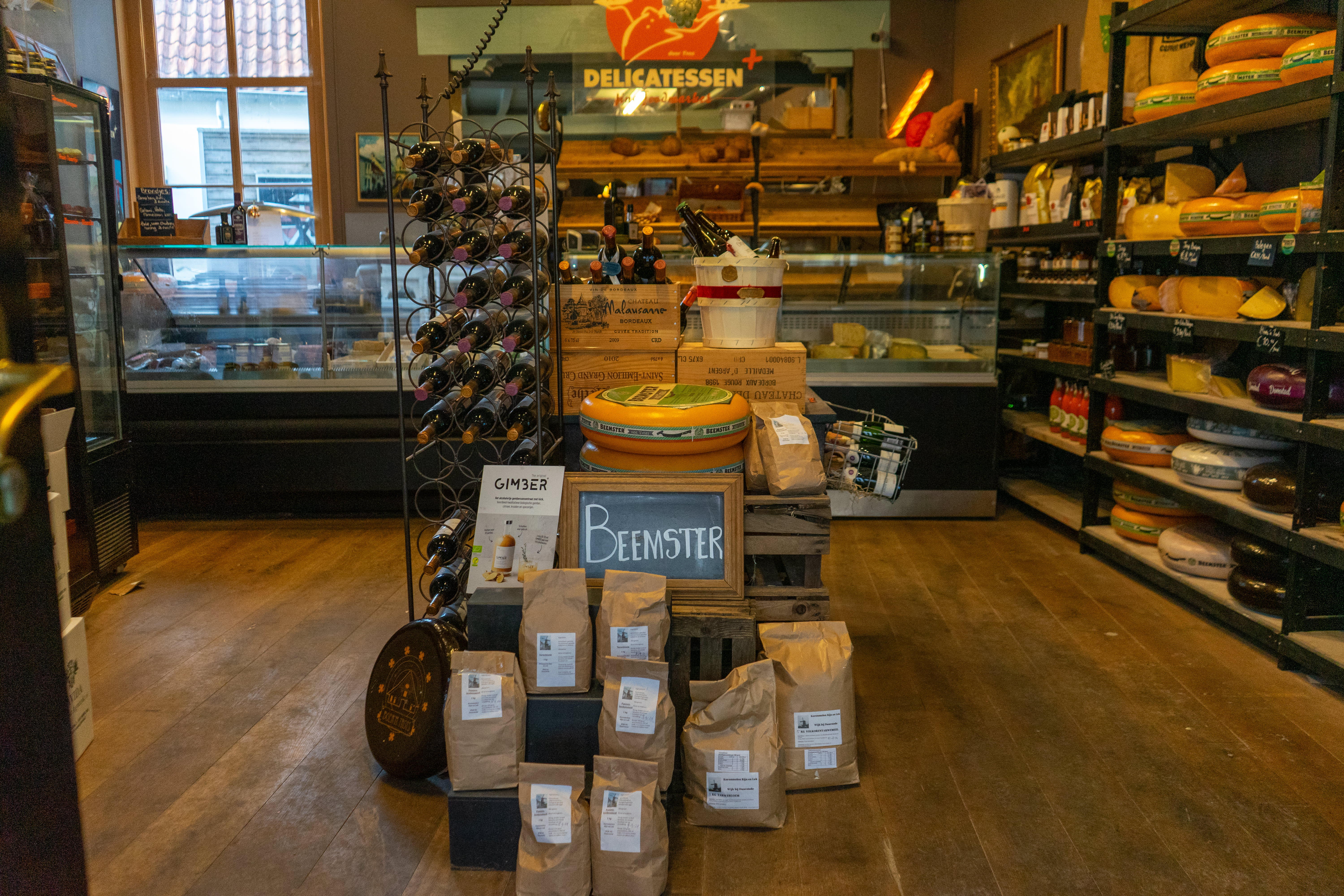 Delicatessenwinkel Plus allemaal lekkernijen