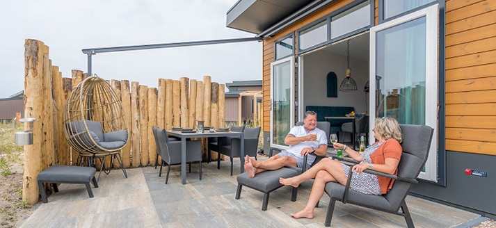Kies jij ook voor een overnachting in de mooie chalets in de duinen?