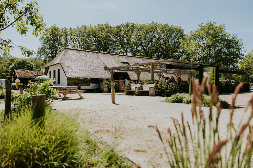 Prachtige gebouw van Brasserie De Boerderij