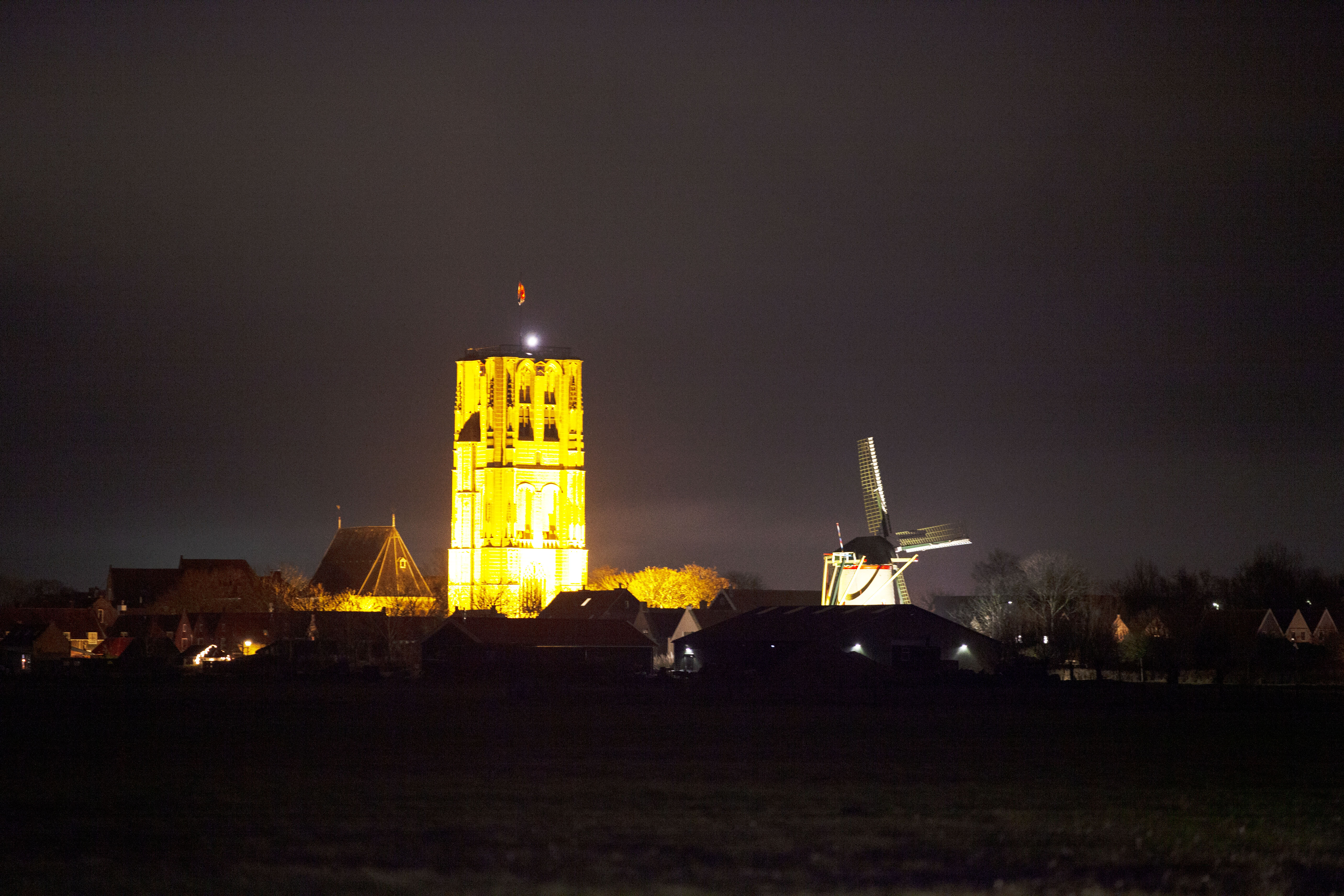 De toren van Goedereede by night