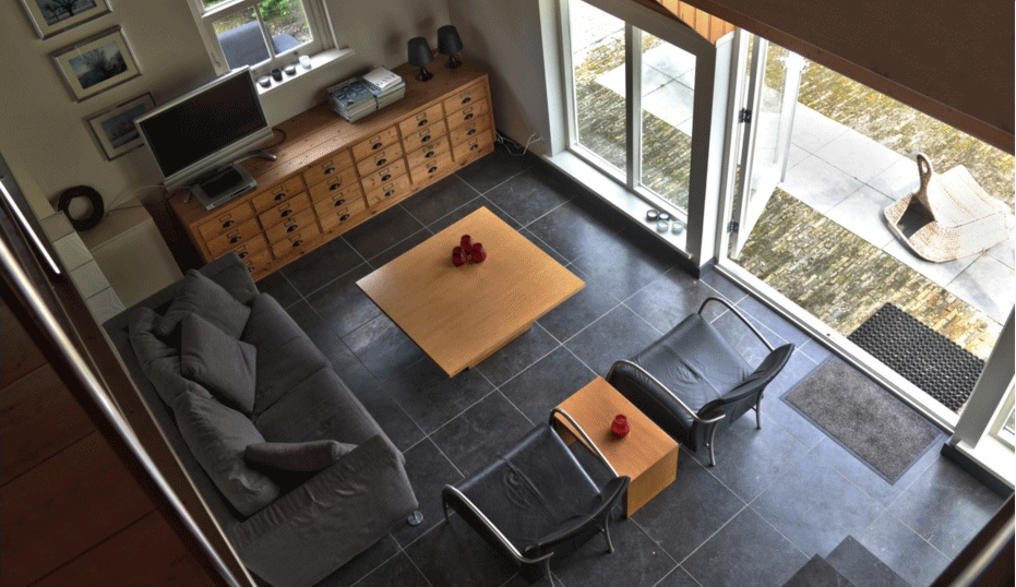 Moderne woonkamer, voormalige stal