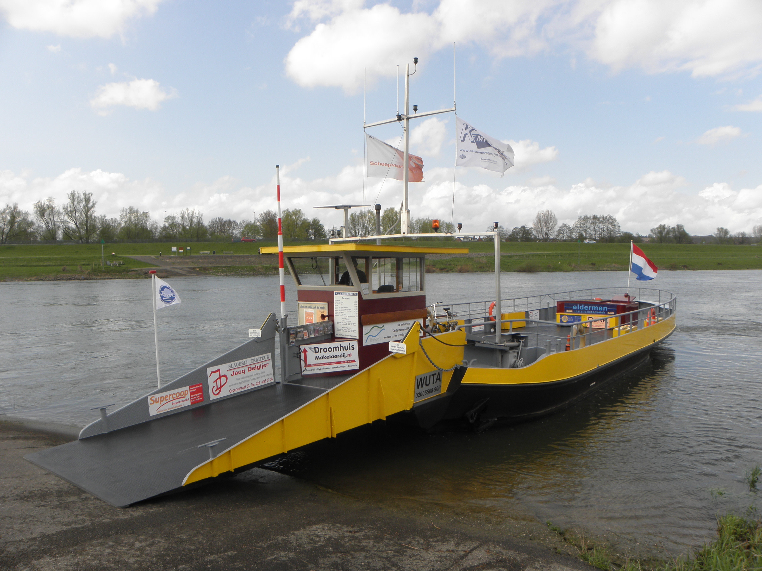 Deze veerpont vaart tussen fietsknooppunt 80 & 26