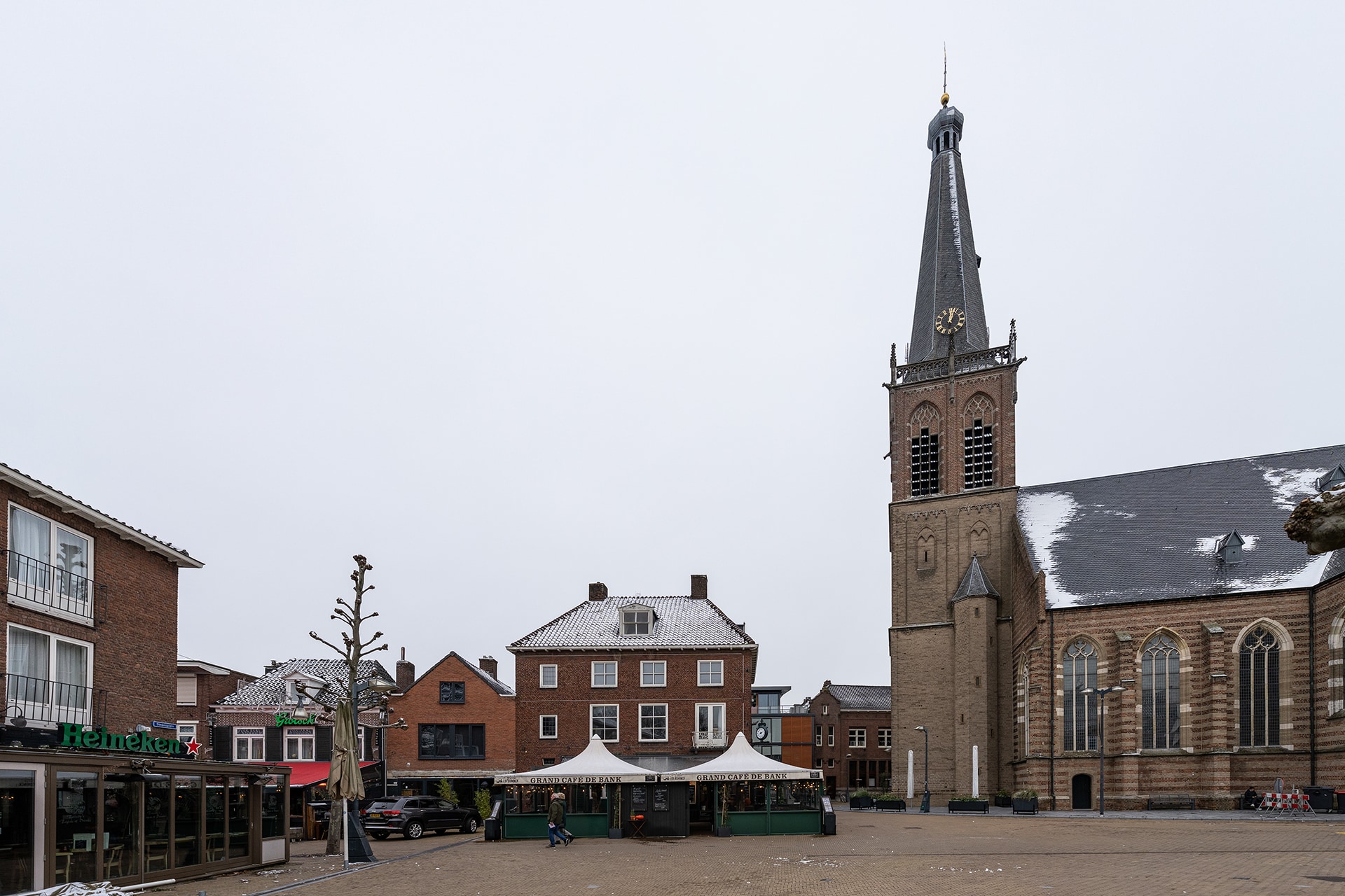Grand Café De Bank en de Catharinakerk