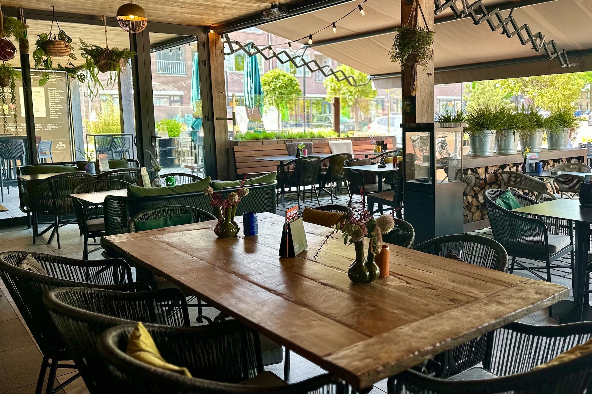 Lekker tafelen bij Naast