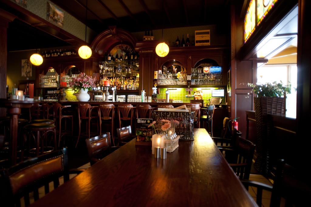 Hotel et le Cafe de Paris