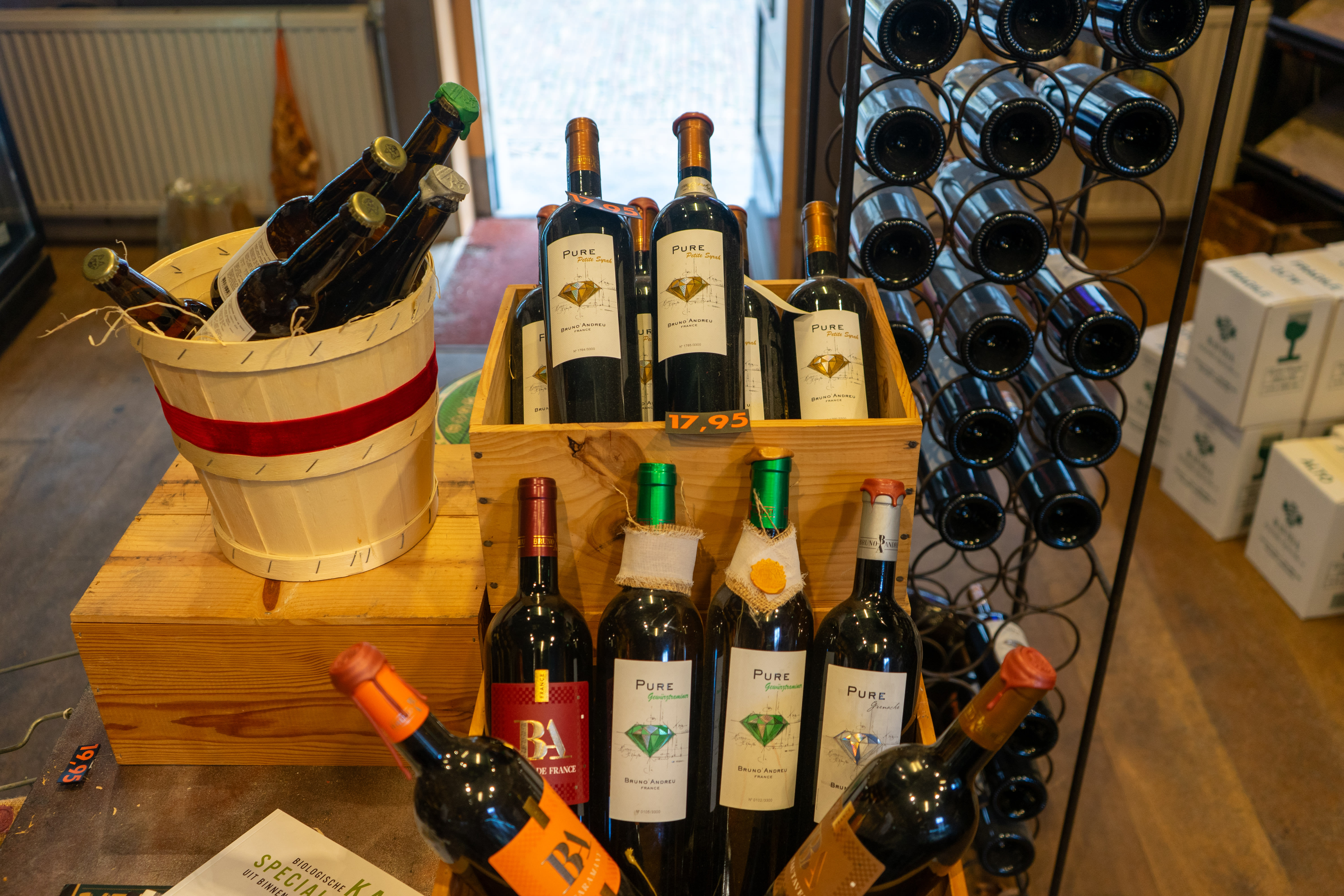 Delicatessenwinkel Plus smakelijke wijn