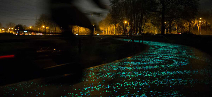 Van Gogh-Roosegaarde fietspad 's-avonds