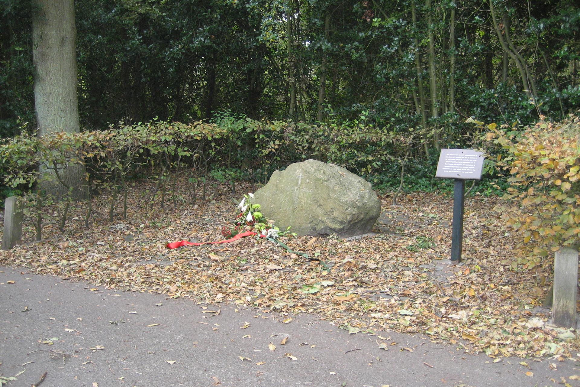 Herinneringssteen De Tien van Renesse