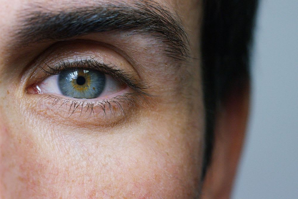 oeil_bleu_homme.jpg