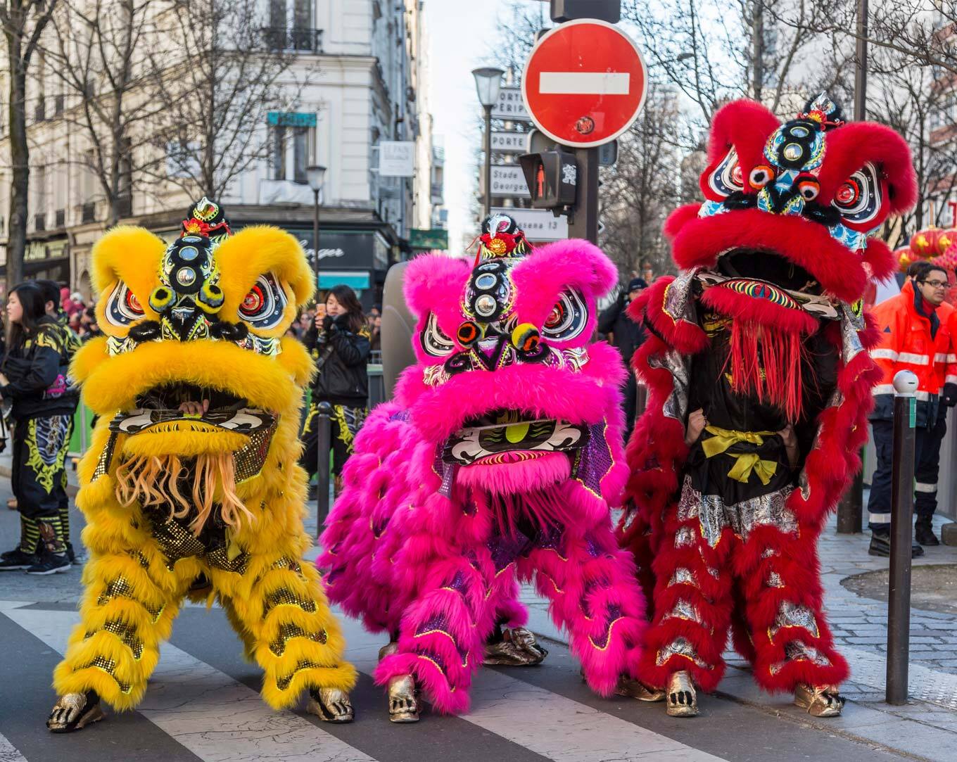danse du lion dans les rues de paris