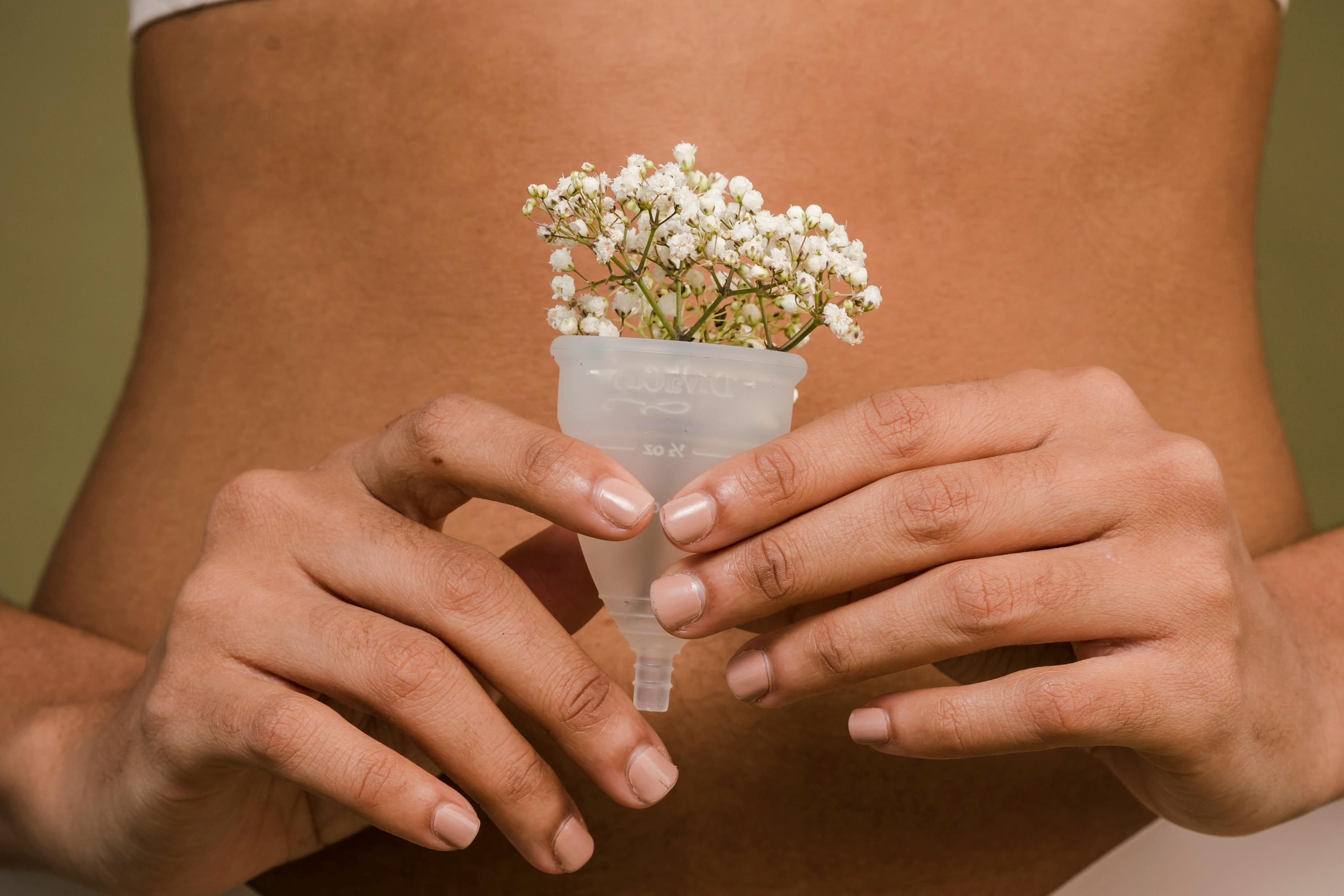 Ventre avec des fleurs