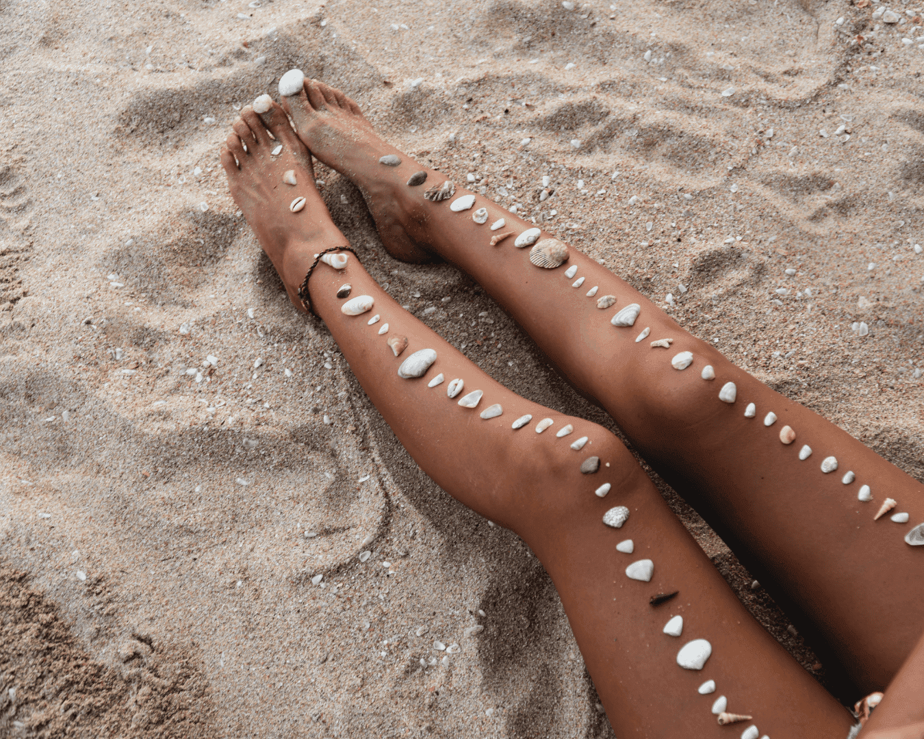 Jambes sur le sable