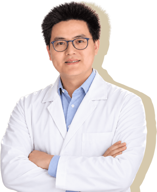 WU Ruosi, docteur en pharmacie, en blouse blanche