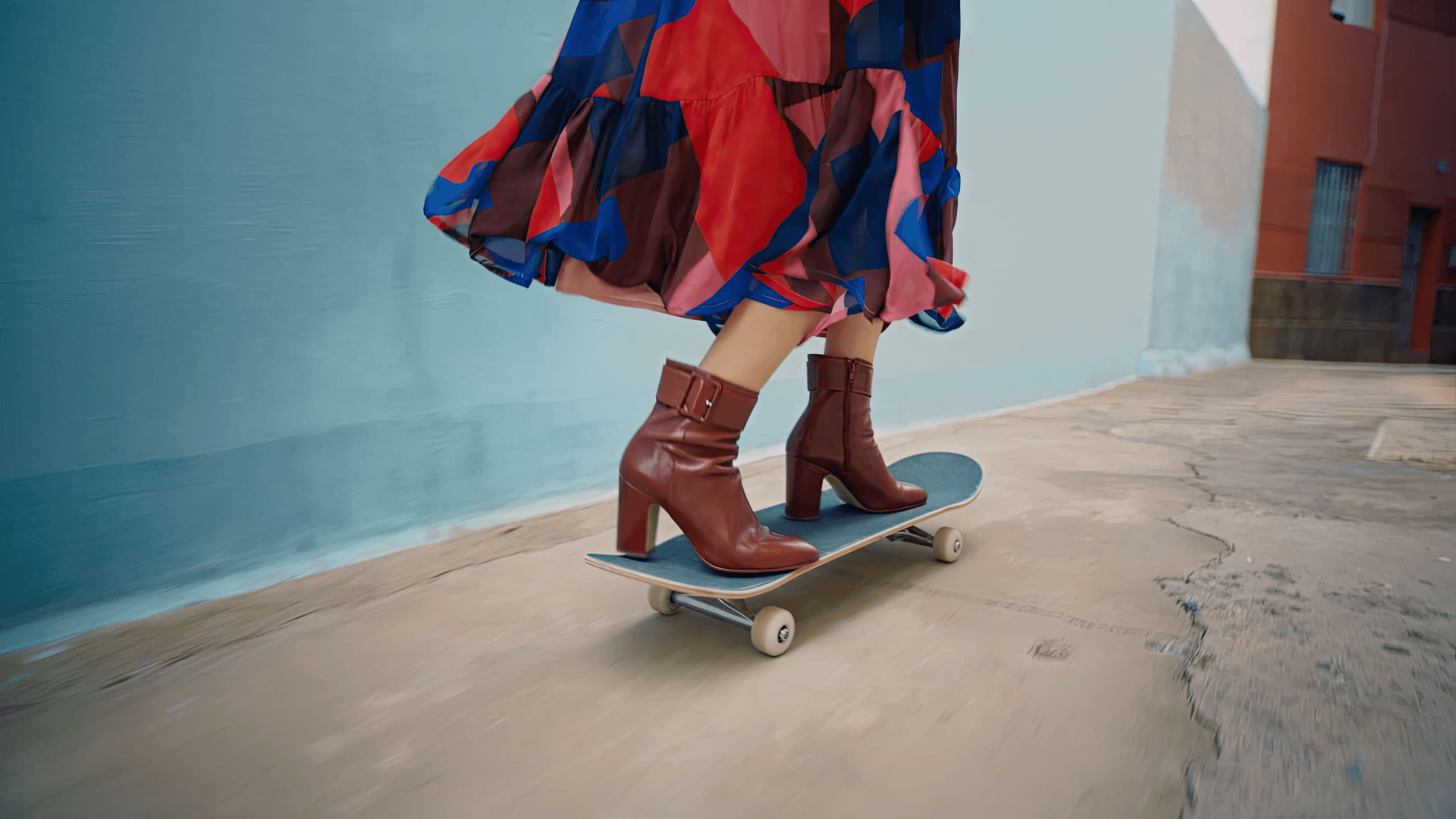 Serious about shoes and clothing - Sarenza - Agence La Chose