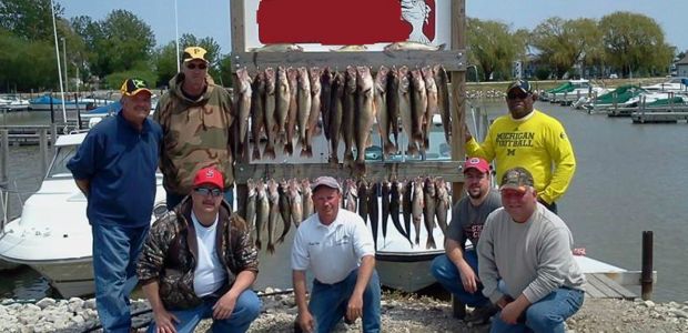 Business Card: Four Aces Sportfishing  -  Oak Harbor