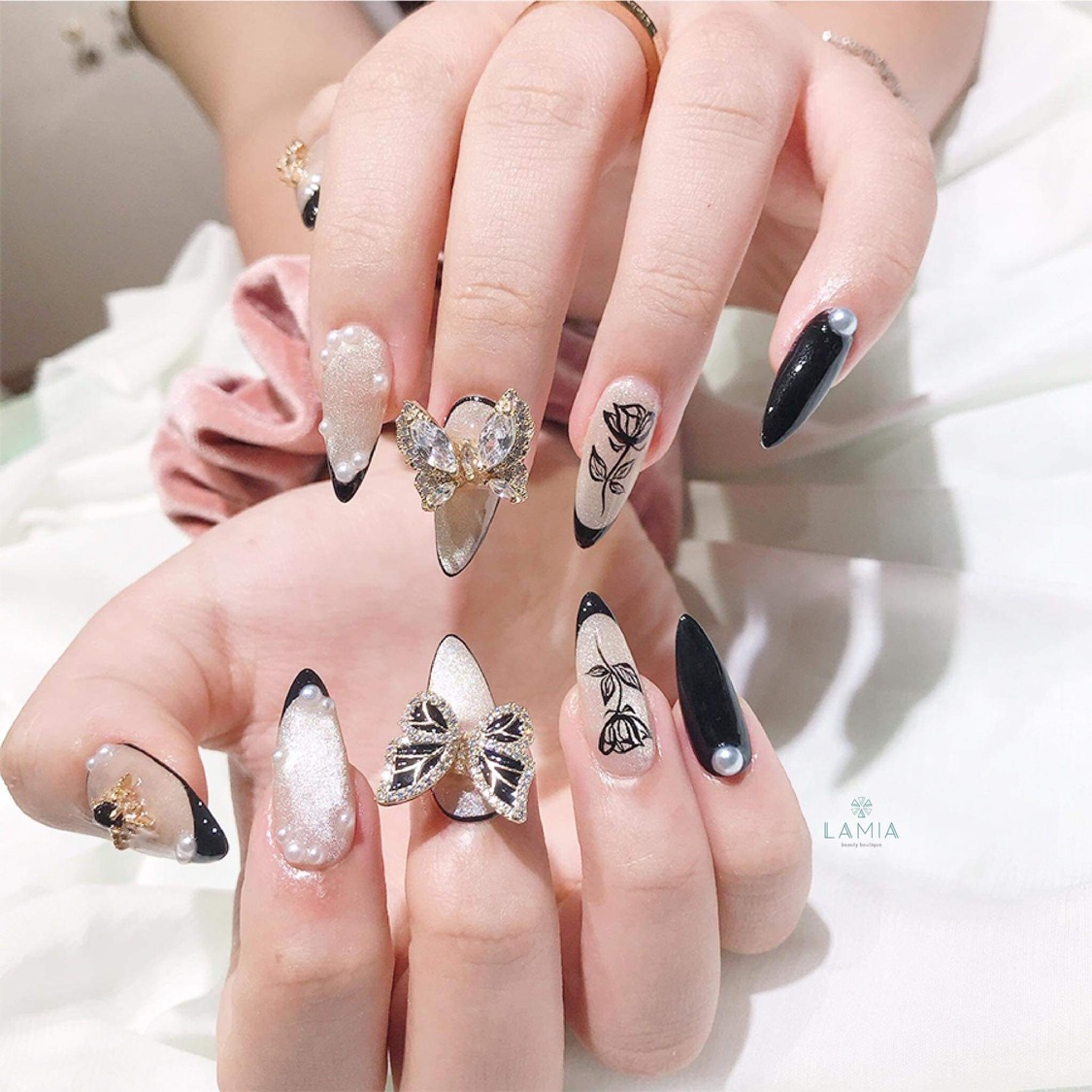 Design mẫu nail đính charm đá sang chảnh #mau #nail #Nails #juna #nghithao  #naildesign #nailsangchanh | Instagram