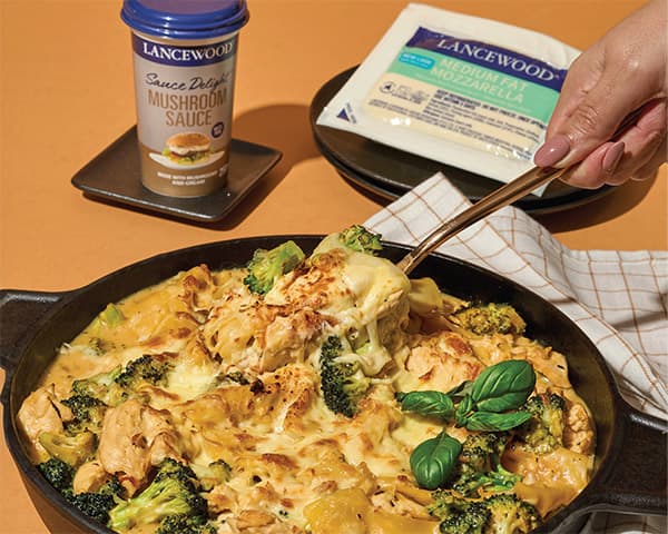 Cheesy one-pan chicken lasagne recipe South Africa with broccoli, mushroom sauce and Lancewood mozzarella.