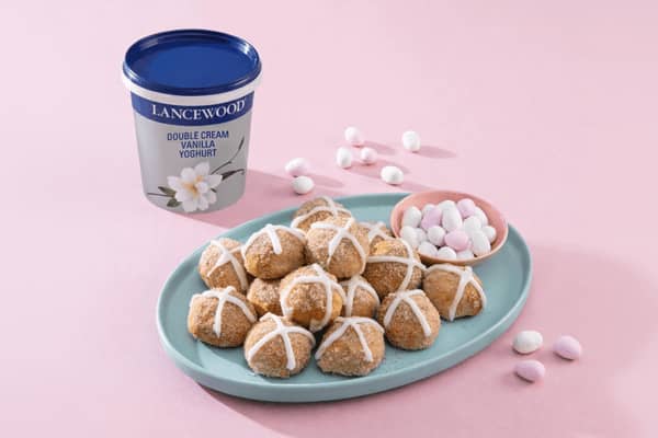 Mini hot cross bun bites with LANCEWOOD® yoghurt – easy Easter dessert ideas
