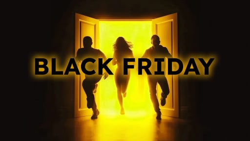 un homme et une femme traversant une porte en courant et portant sur leur t-shirts les mots BLACK FRIDAY