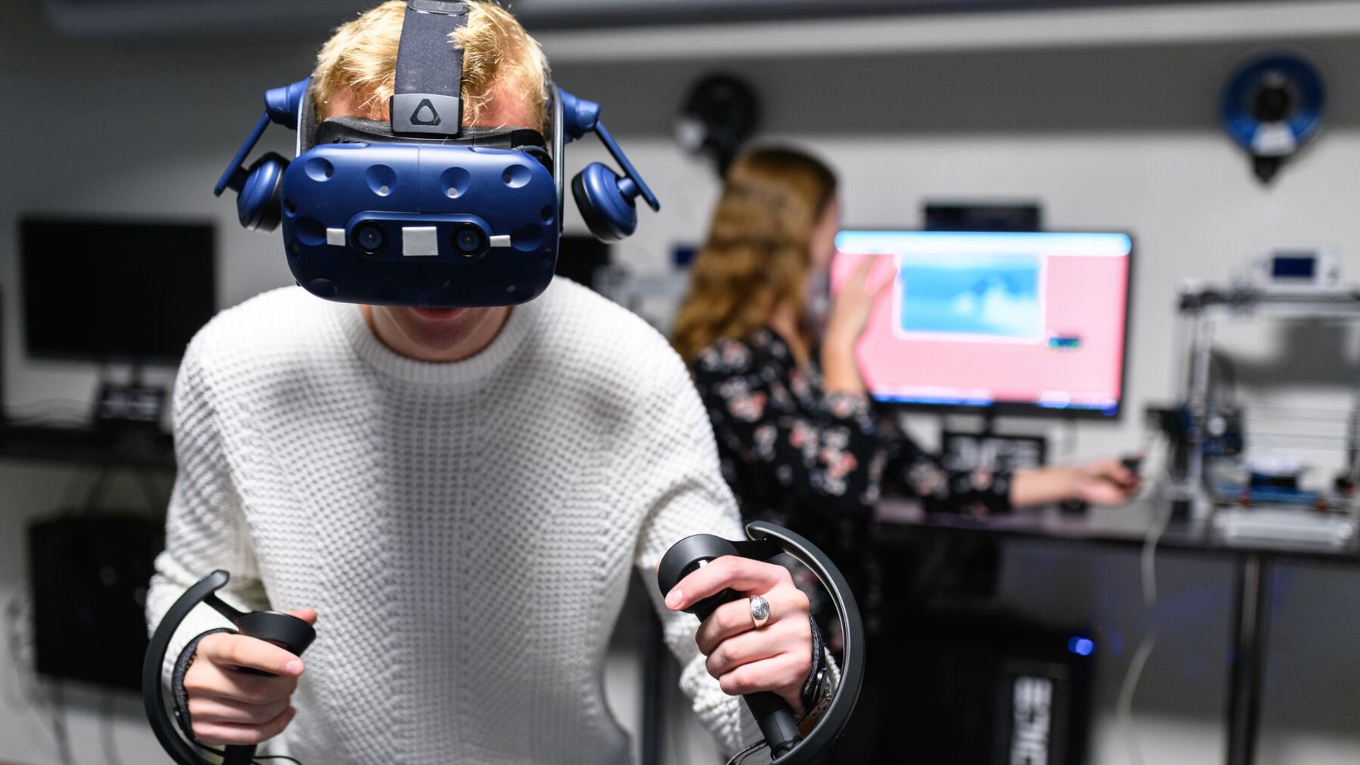 Realgymnasiet i Linköping i framkant av teknik och digitalisering – använder VR i undervisningen