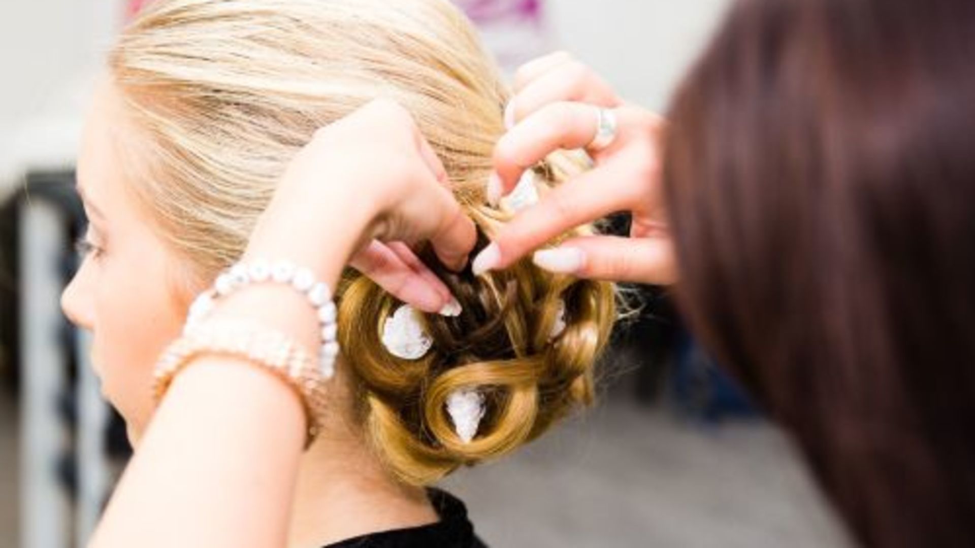 Hår- och makeupstylist - Vad kan eleverna göra efter studenten?