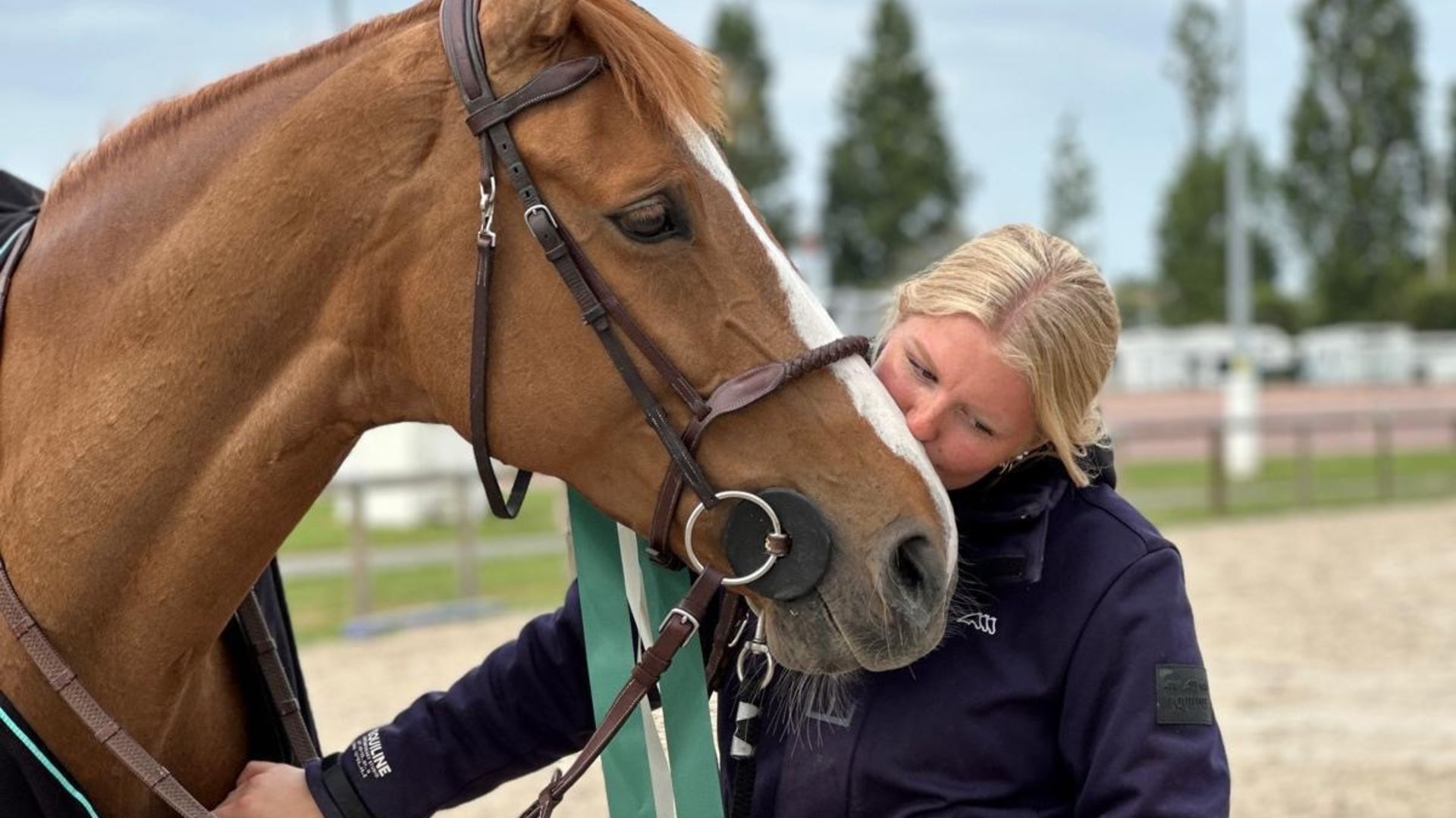 Engla lever sin dröm som tävlingsgroom åt Kevin Staut