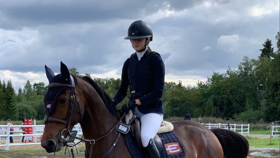 Emelie och Girl har varit på APL hos Stall Stina Lillje.