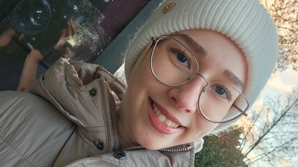Mawaddah pluggar på universitetet