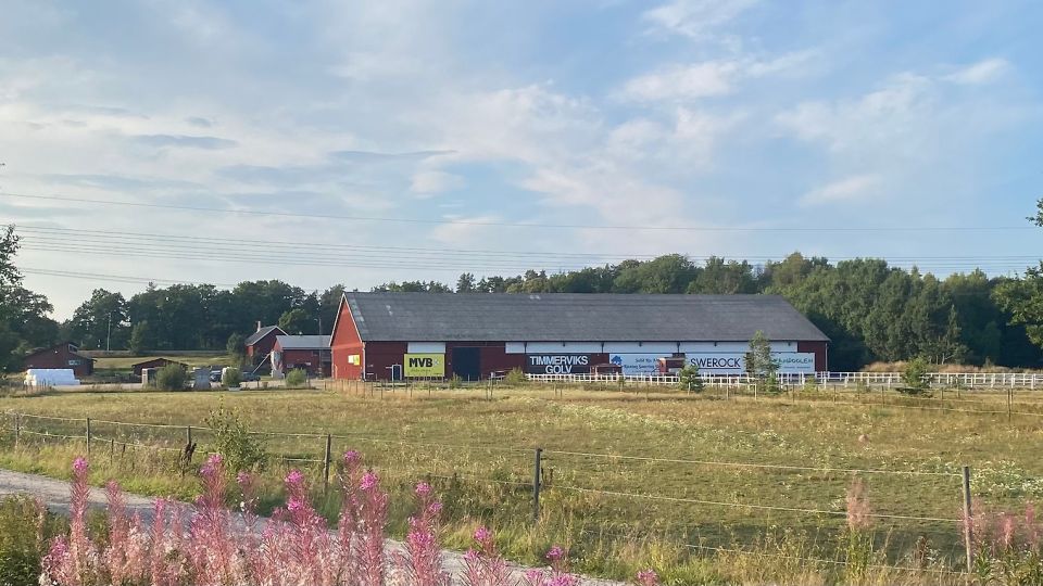 Med hästvälfärd som grund växer eleverna i verklig stallmiljö