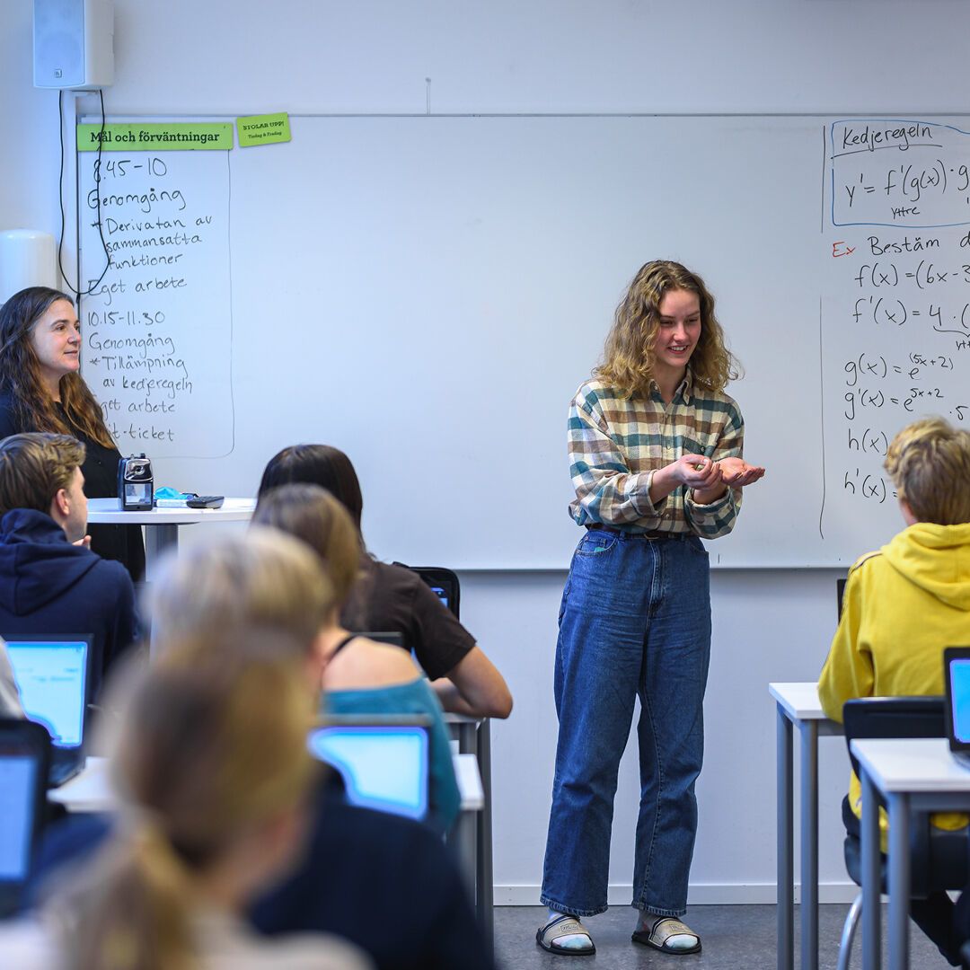 Trygghet är grunden för all utveckling. Den som känner sig trygg, i sin omgivning och i sig själv, har bättre förutsättningar att utvecklas och lära.