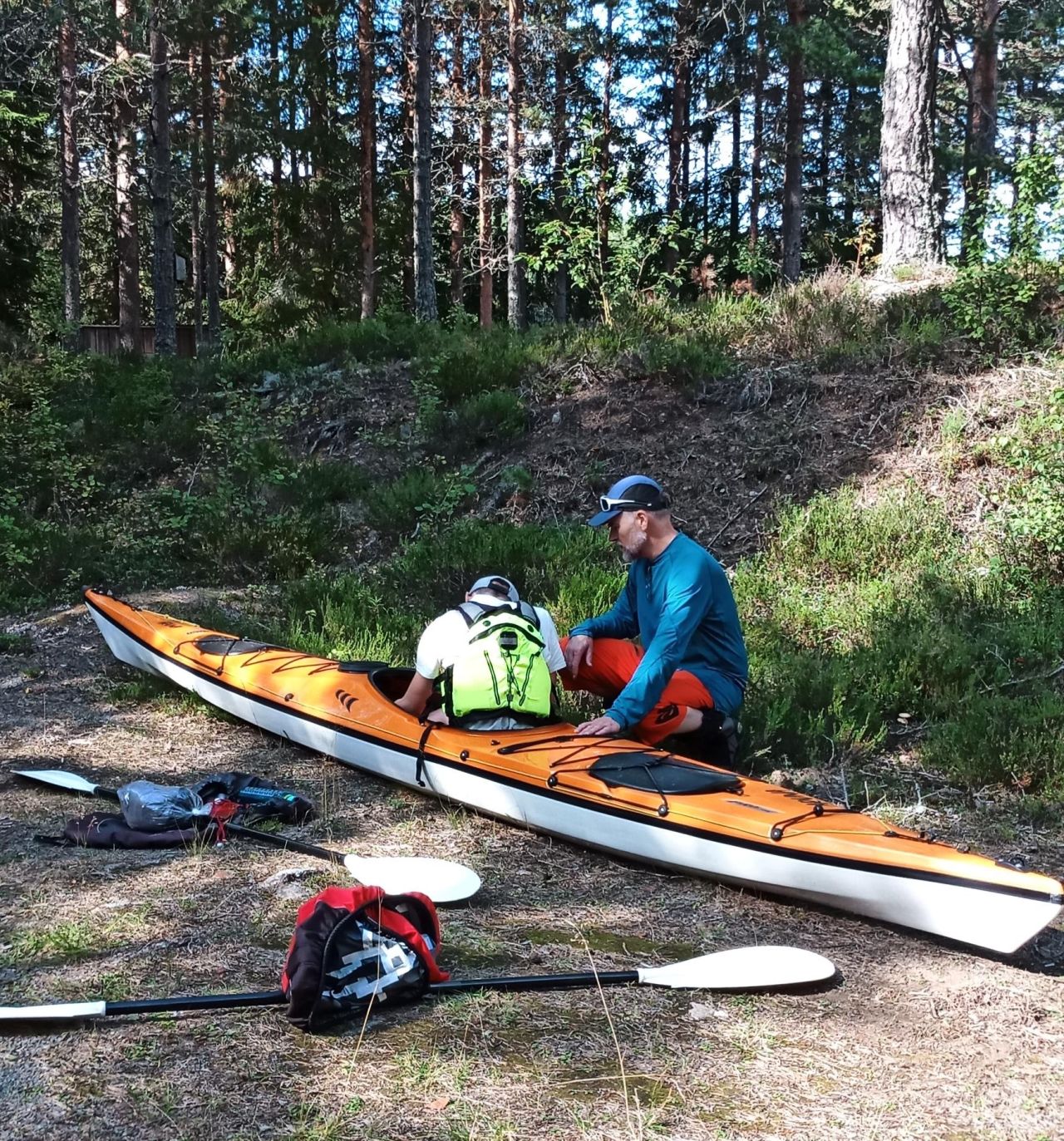 Förberedelser inför paddlingen.