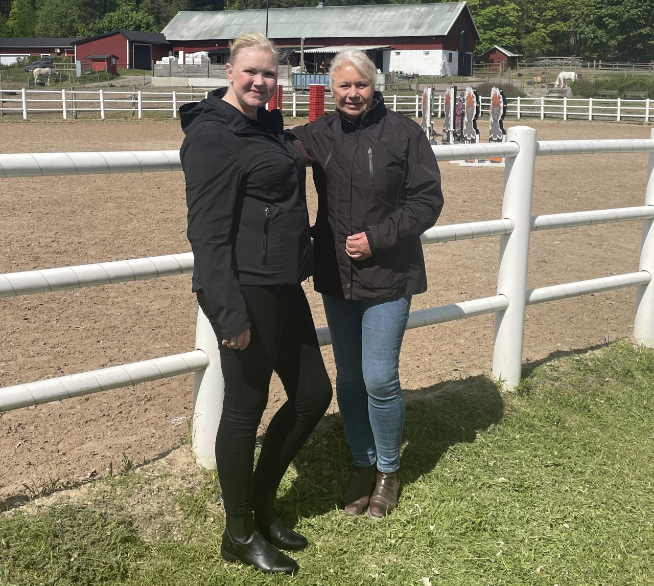 Johanna Jonsson och Anita Jonsson, verksamhetsansvariga på Skogslotten - Sveriges femte största ridskola och ryttarförening