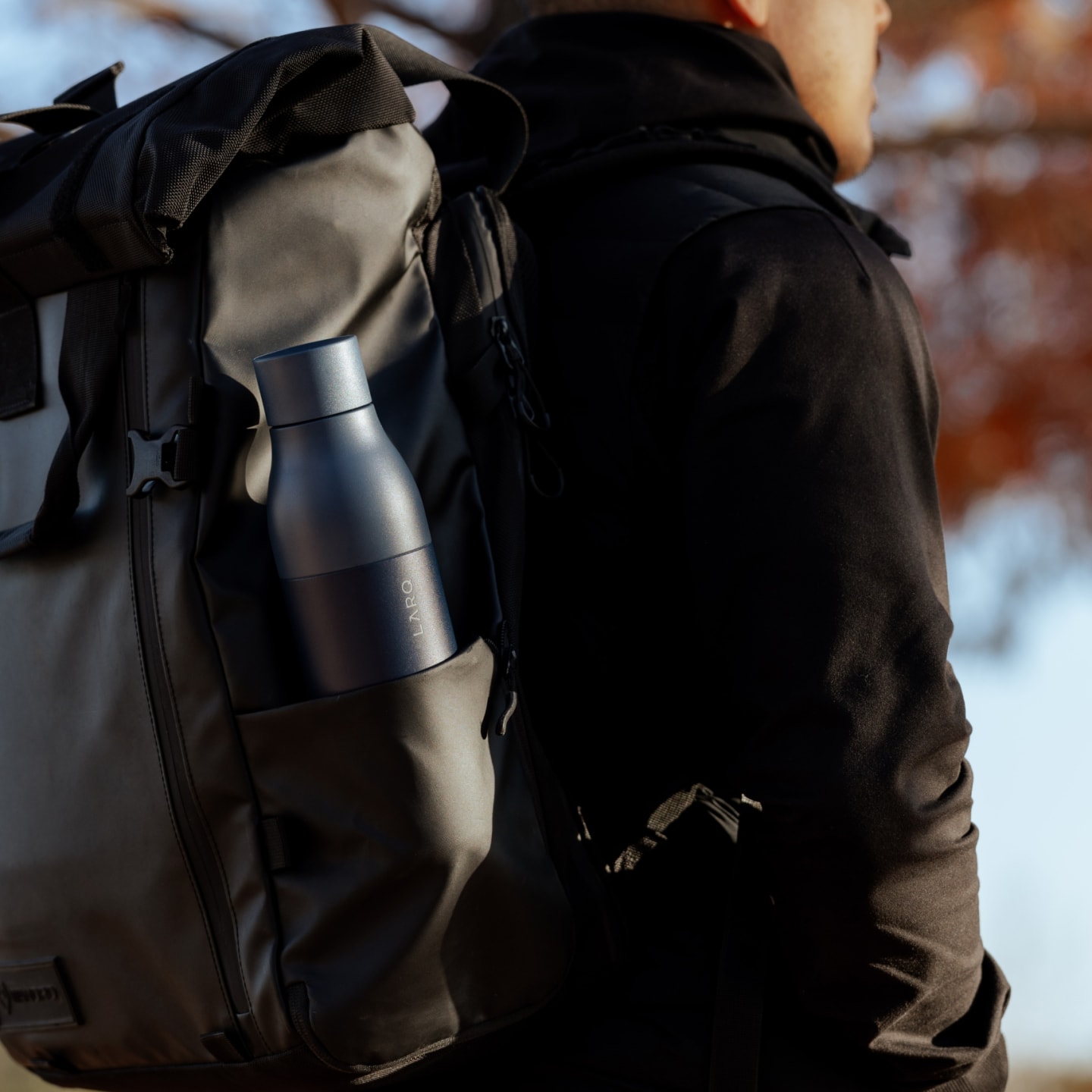 Man carying LARQ Bottle PureVis in a bag