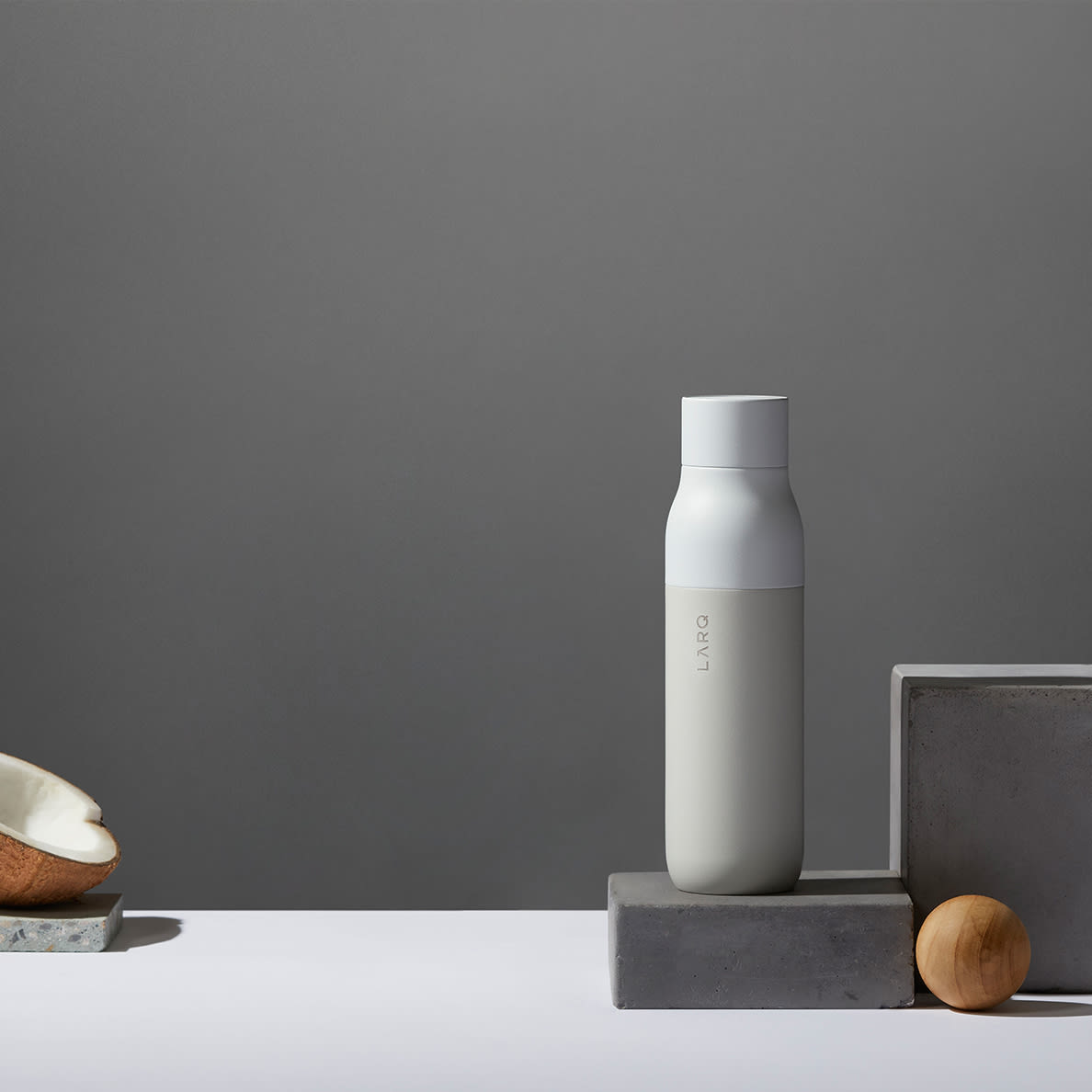 Bouteille deau autonettoyante et syst/ème de Purification de leau LARQ Bottle