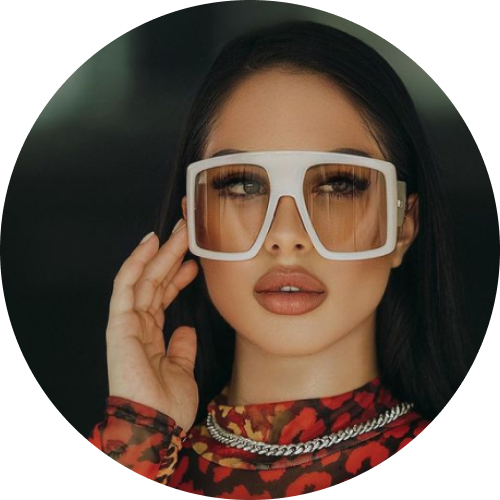 - Em Sanchez, Model