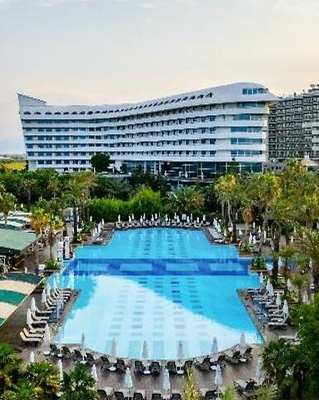 Hotels mit großen Poollandschaften weg.de