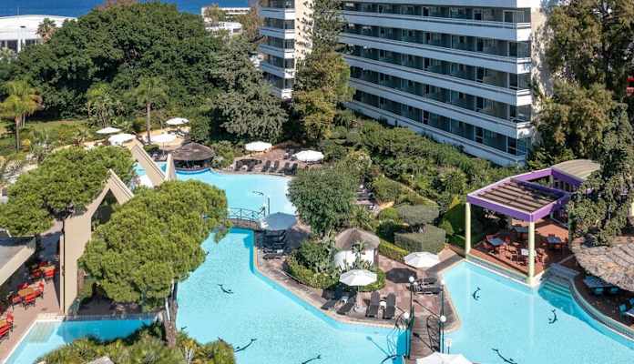 Hotels mit großen Poollandschaften weg.de